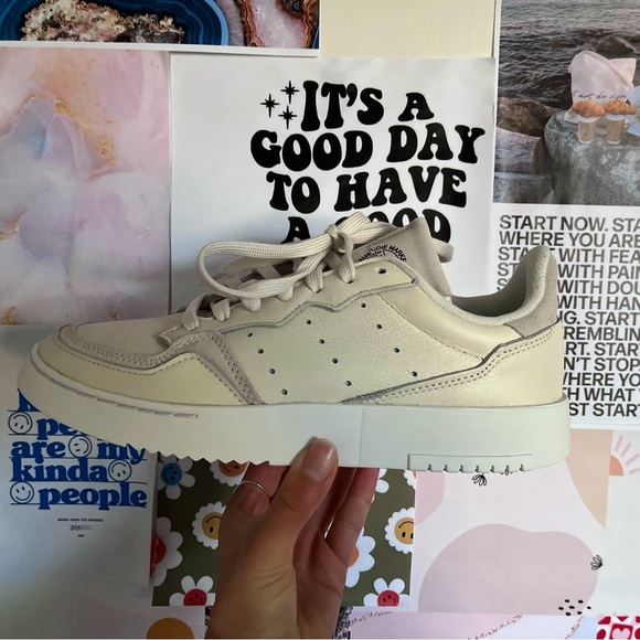 BNWT Adidas Originals classic sneakers - size 8.5 - Picture 2 of 5